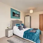 Spacious Flat With Parking In The Heart Of York